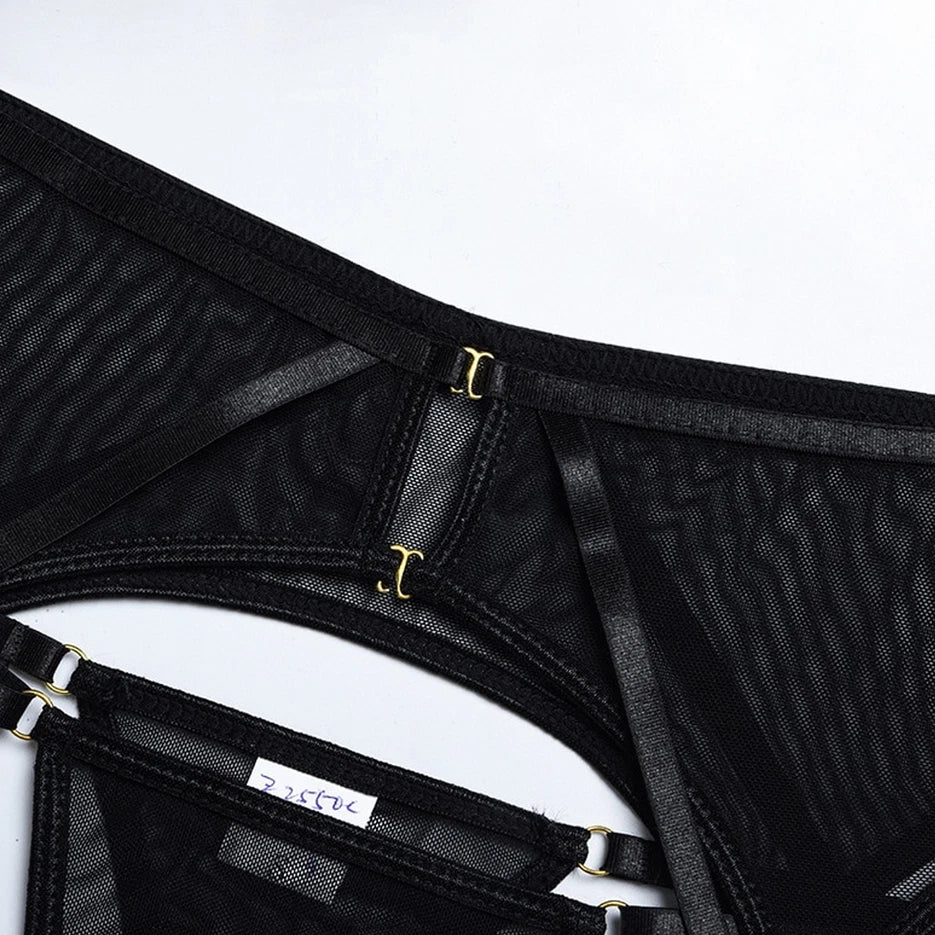 SET LENJERIE INTIMA CU HAM DIN PLASA NEAGRA